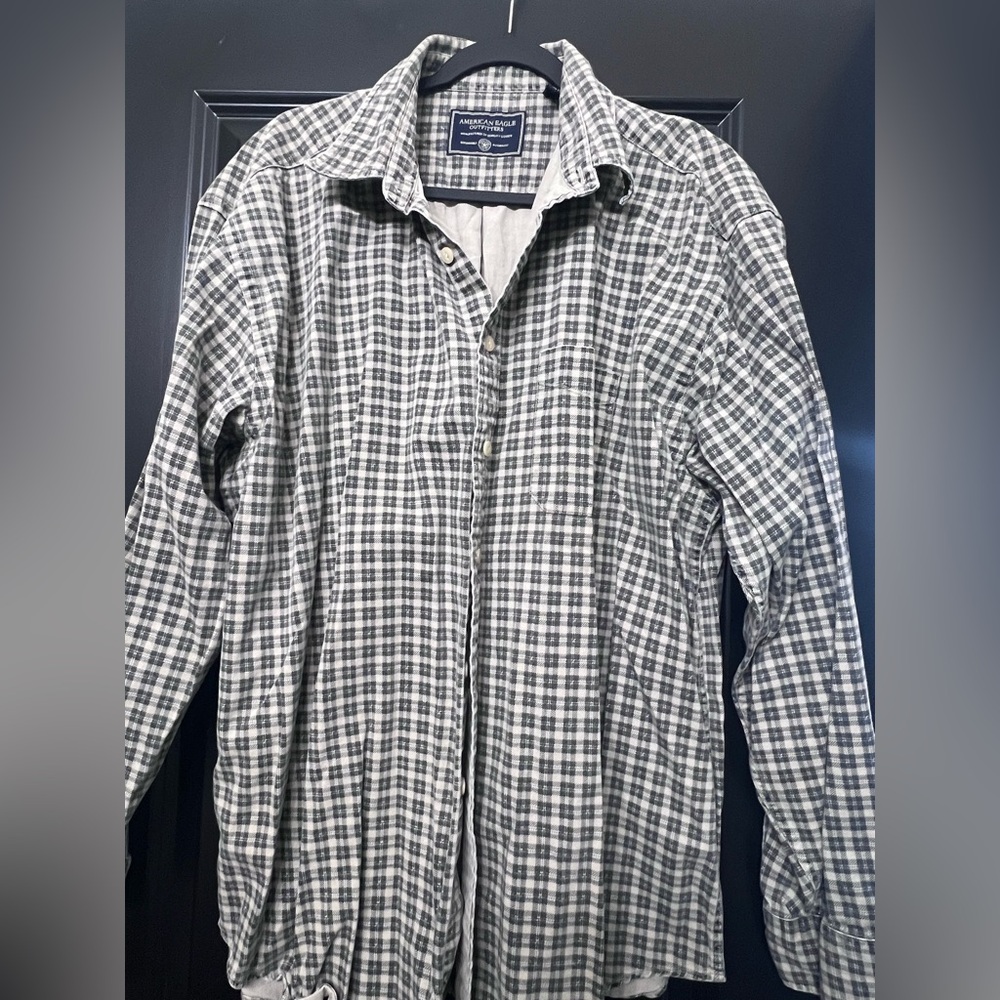 American Eagle Outfitters Gray Plaid Casual Button Down Shirt